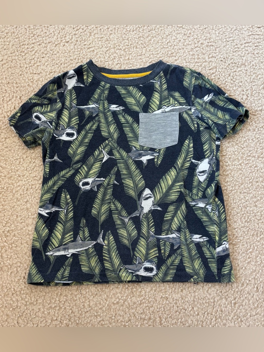 Old Navy Boys Shark & Palm Leaf Tee w/ pocket - Black Size Small 6/7